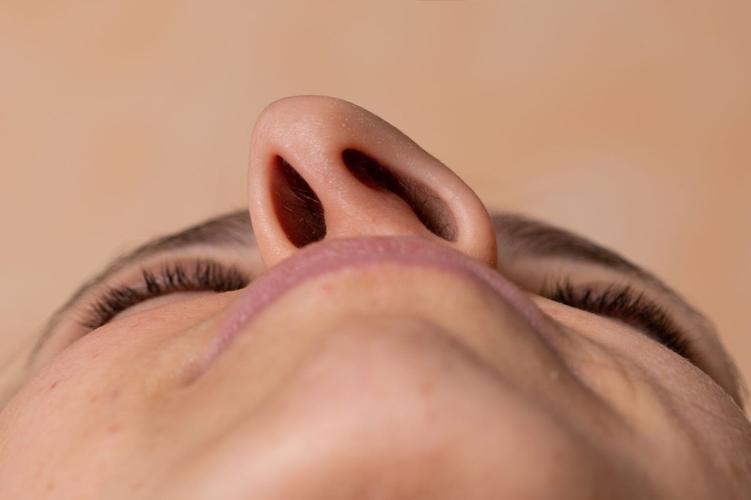 フロムビー）鼻の症例：拘縮鼻・鼻中隔延長術・全体（鼻先・鼻筋）肋軟骨移植 | バウム美容外科（旧 FromB美容外科）